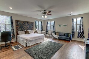 2 Schlafzimmer, Schreibtisch, Bügeleisen/Bügelbrett, WLAN