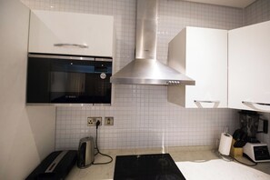Micro-ondes, four, plaque de cuisson, lave-vaisselle