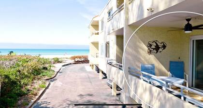 Beachfront Gulf Views 2BR 2BA with pool and elevator -just steps to the beach