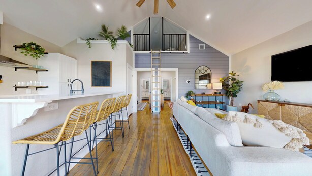 Un intérieur moderne comprenant une cuisine, un coin bar et un espace salon.