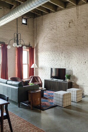 电视、桌上足球、办公室