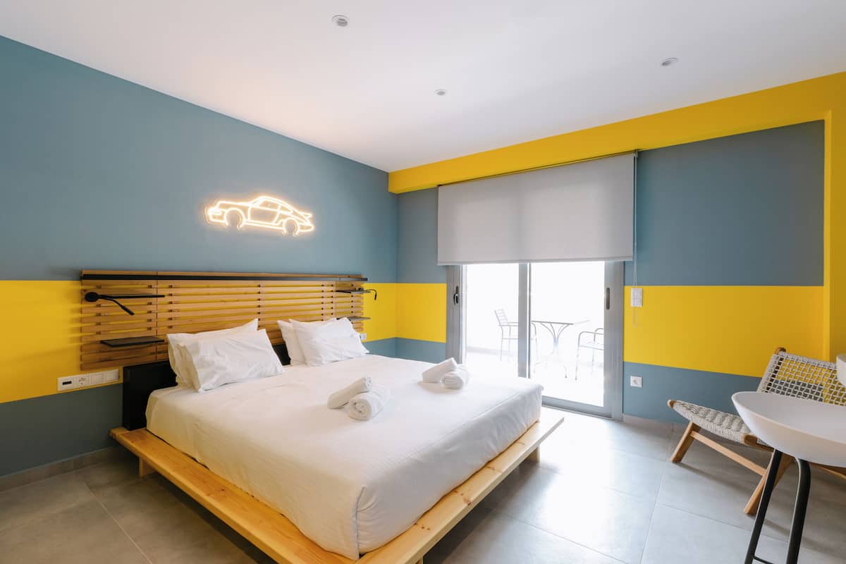 Caja de seguridad en la habitación y sistema de insonorización