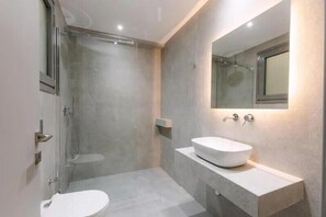 Superior Suite | Bathroom