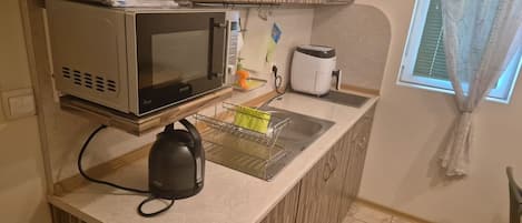Microondas, horno y parrilla de estufa
