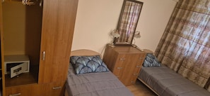 2 chambres, fer et planche à repasser, Wi-Fi, draps fournis
