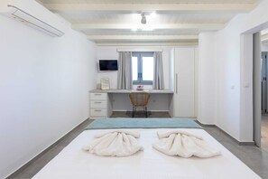 1 Schlafzimmer, Schreibtisch, Bügeleisen/Bügelbrett, Reisekinderbett