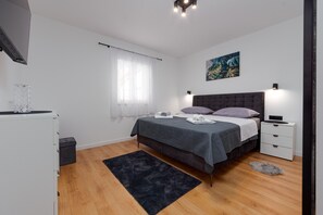 3 bedrooms, free cots/infant beds, bed sheets - Villa Chivas Zadar Villas (Sukosan)