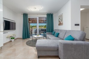 客室内のダイニングエリア