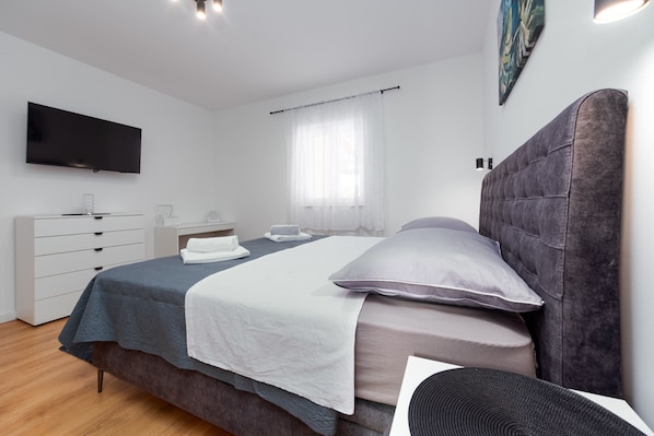 3 室のベッドルーム、ベビーベッド (無料)、ベッドシーツ