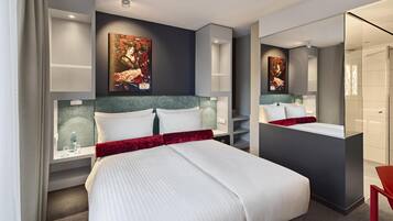 Màn/rèm cản sáng, phòng cách âm, bàn ủi/dụng cụ ủi quần áo