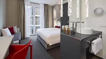 Cortinas blackout, insonorización y tabla de planchar con plancha