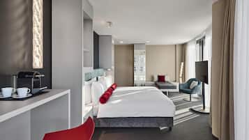 Cortinas blackout, insonorización y tabla de planchar con plancha