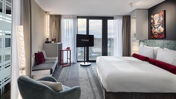 Rideaux occultants, chambres insonorisées, fer et planche à repasser