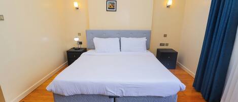 3 slaapkamers, een strijkplank/strijkijzer, wifi, beddengoed