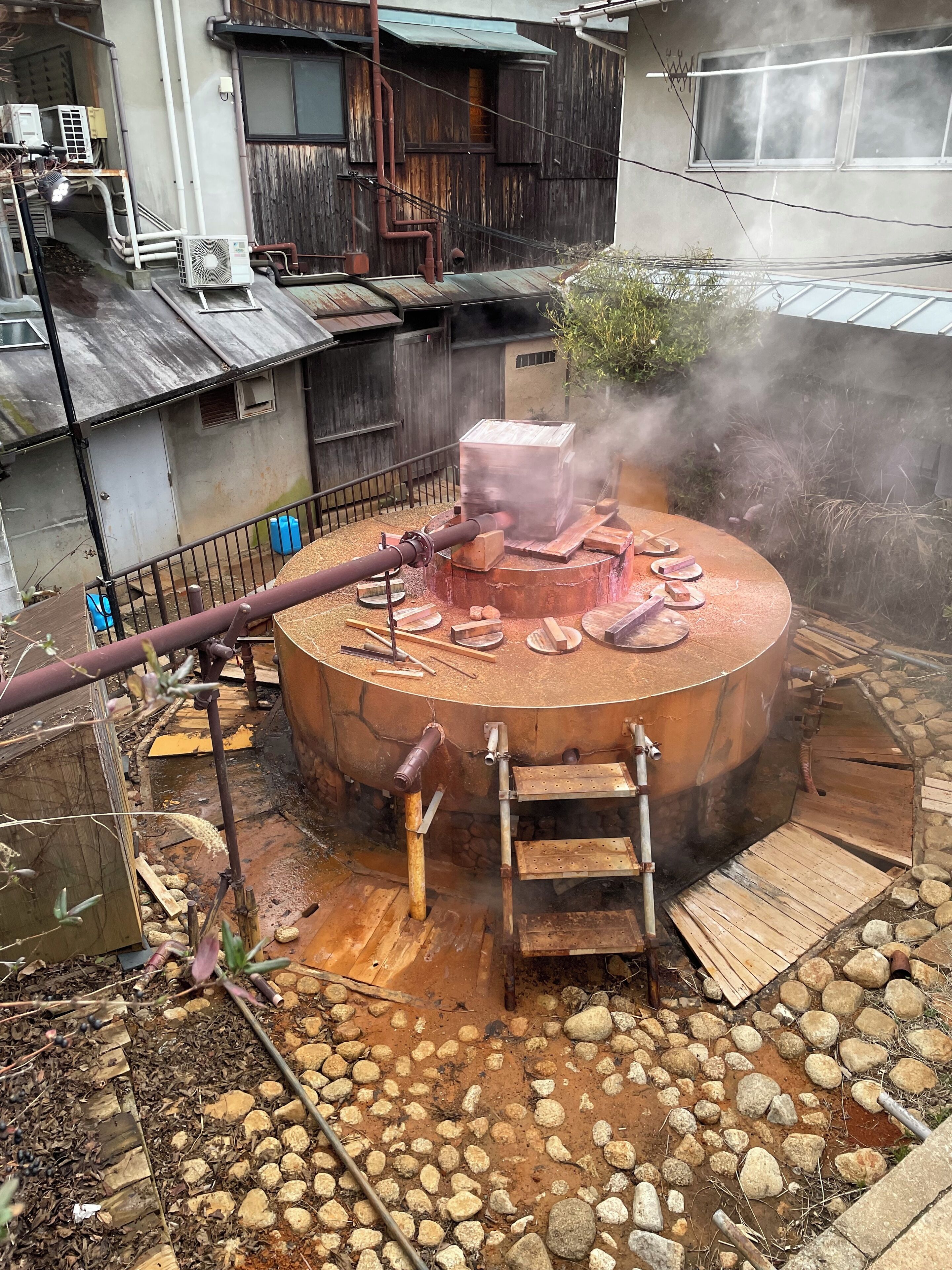 المنطقة المحيطة بالمنشأة