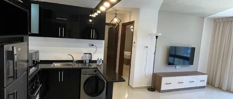 Apartment, 2 Bedrooms, Accessible, Smoking | Private kitchen