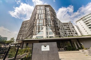 Front of property - Easy Stay at Loxwood Apartment (Accra)