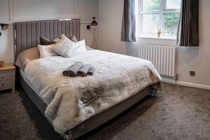 2 bedrooms, iron/ironing board, free WiFi