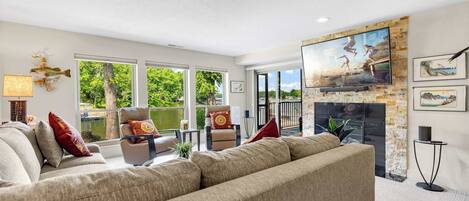 TV, caminetto, lettore DVD