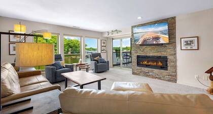 Nice and Easy - Lake of the Ozarks Getaway for 6 w/ Resort Amenities