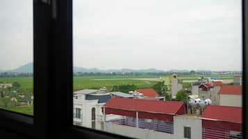 Habitación cuádruple Deluxe, balcón, vistas a la montaña | Wifi gratis
