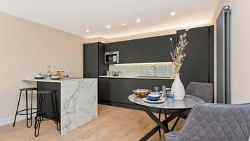 Appartement, uitzicht op binnenplaats | Privékeuken