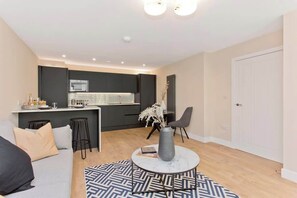 Living area - 1 Huntingdon Place (Edinburgh)