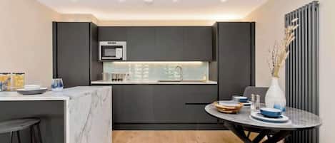 Apartment, Courtyard View | Private kitchen