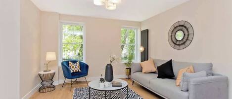 Apartment, Courtyard View | Living area