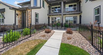 Northfield Hideaway, King Suite, EV, Pet-Friendly