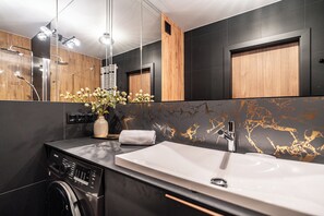 Deluxe Apartment, Balcony | Bathroom