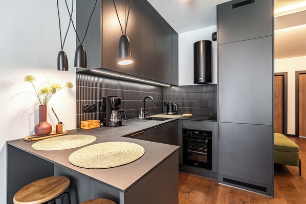 Deluxe Apartment, Balcony | Private kitchenette - RentPlanet - Apartament Masarska (Kraków)