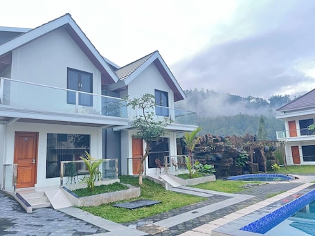 Cottage. Grand Wijaya Hotel dan Villa Sarangan