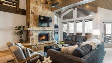 Condo, 3 Bedrooms | Living area | Smart TV