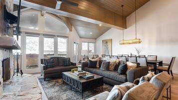 Condo, 3 Bedrooms | Living area