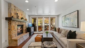 Condo, 2 Bedrooms | Living area