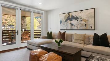 Condo, 2 Bedrooms | Living area