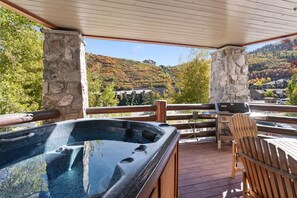 คอนโด, 2 ห้องนอน | อ่างสปากลางแจ้ง