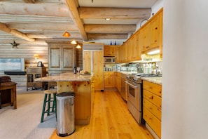 Appart'hôtel, 3 chambres | Cuisine privée | Réfrigérateur, four, cafetière/bouilloire, grille-pain