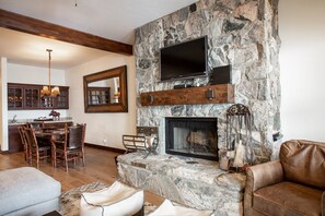 Apartment, 2 Schlafzimmer | Wohnbereich | Smart-TV