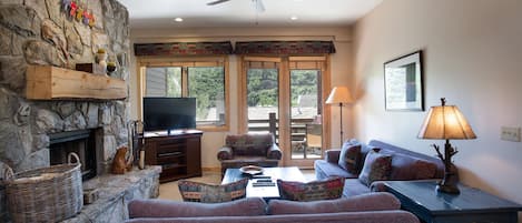 Condo, 2 Bedrooms | Living area