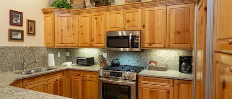 Condo, 2 Bedrooms | Private kitchen