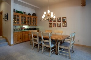 Apartment, 2 Schlafzimmer | Speisen
