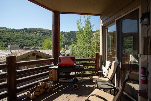 Condo, 2 Bedrooms | Property grounds