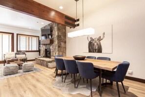 Condo, 2 Bedrooms | Dining