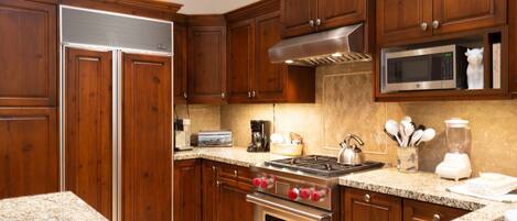 Condo, 2 Bedrooms | Private kitchen | Fridge, oven, coffee/tea maker, toaster