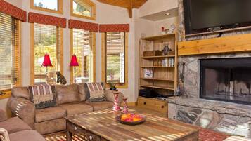 Condo, 4 Bedrooms | Living area
