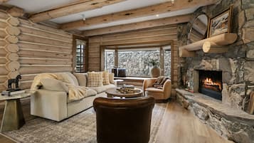 Condo, 2 Bedrooms | Interior