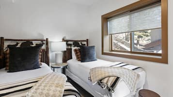 2 bedrooms, iron/ironing board, free WiFi
