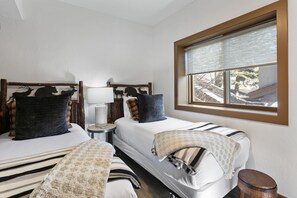 Condo, 2 Bedrooms